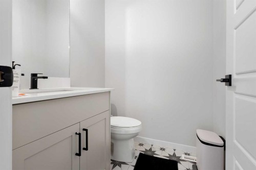 22 Edith Manor Nw, Calgary, AB - Indoor Photo Showing Bathroom