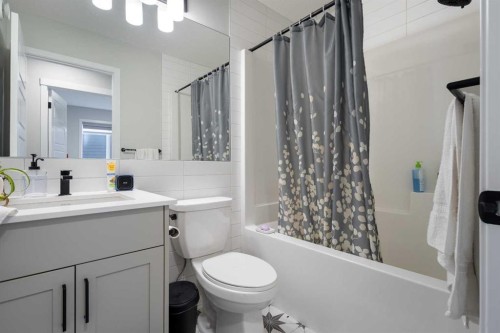 22 Edith Manor Nw, Calgary, AB - Indoor Photo Showing Bathroom