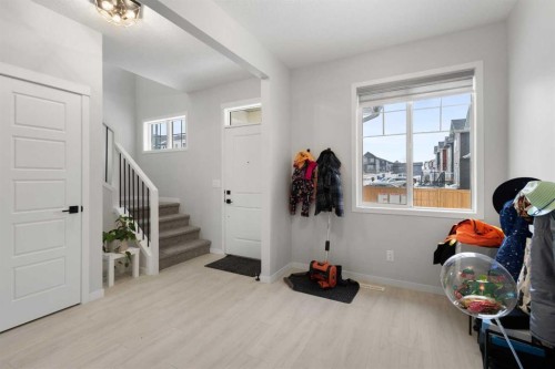 22 Edith Manor Nw, Calgary, AB - Indoor Photo Showing Other Room