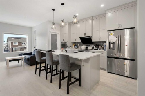 22 Edith Manor Nw, Calgary, AB - Indoor Photo Showing Kitchen With Upgraded Kitchen