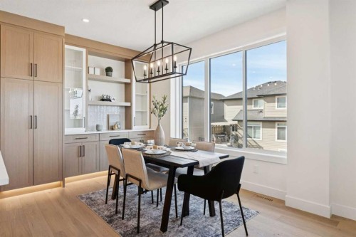 6 Westmount Point, Okotoks, AB - Indoor Photo Showing Dining Room