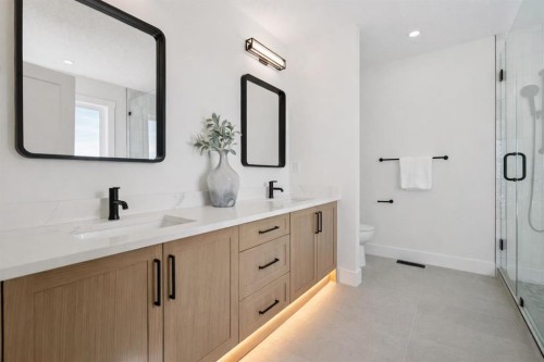 6 Westmount Point, Okotoks, AB - Indoor Photo Showing Bathroom