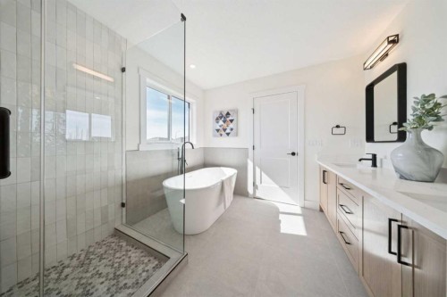 6 Westmount Point, Okotoks, AB - Indoor Photo Showing Bathroom