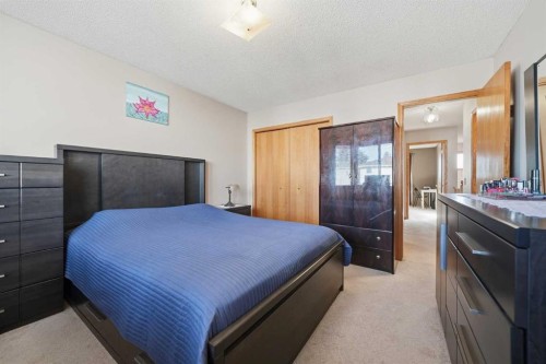 2855 Catalina Boulevard Ne, Calgary, AB - Indoor Photo Showing Bedroom
