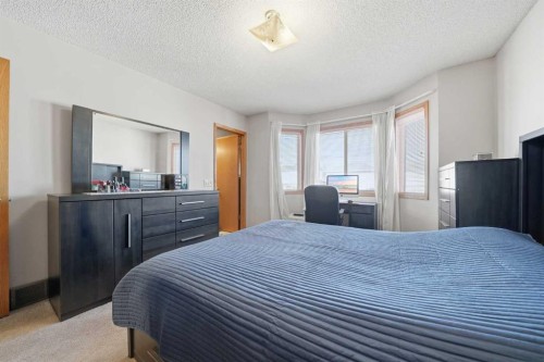 2855 Catalina Boulevard Ne, Calgary, AB - Indoor Photo Showing Bedroom
