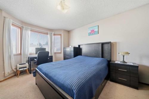 2855 Catalina Boulevard Ne, Calgary, AB - Indoor Photo Showing Bedroom