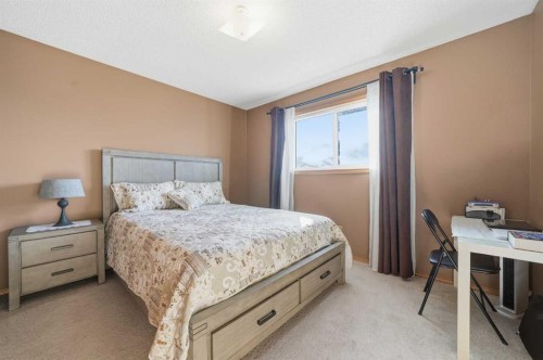 2855 Catalina Boulevard Ne, Calgary, AB - Indoor Photo Showing Bedroom
