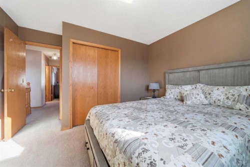 2855 Catalina Boulevard Ne, Calgary, AB - Indoor Photo Showing Bedroom
