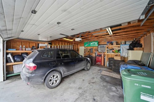 2855 Catalina Boulevard Ne, Calgary, AB - Indoor Photo Showing Garage