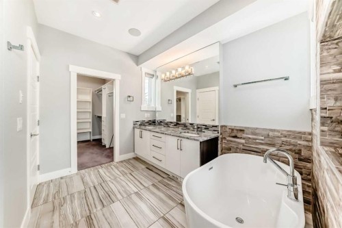 230 37 Street Nw, Calgary, AB - Indoor Photo Showing Bathroom