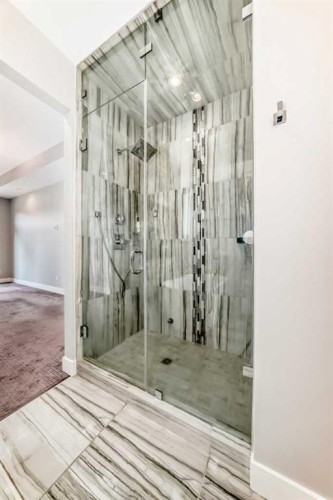 230 37 Street Nw, Calgary, AB - Indoor Photo Showing Bathroom