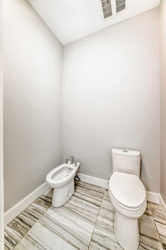 230 37 Street Nw, Calgary, AB - Indoor Photo Showing Bathroom