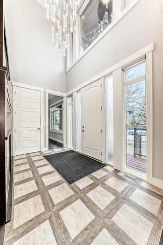 230 37 Street Nw, Calgary, AB - Indoor Photo Showing Other Room