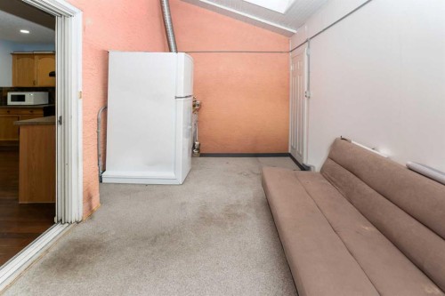 18 Coral Sands Place Ne, Calgary, AB - Indoor Photo Showing Other Room