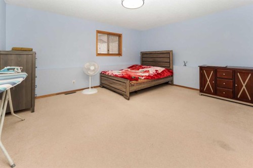 18 Coral Sands Place Ne, Calgary, AB - Indoor Photo Showing Bedroom