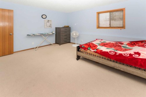18 Coral Sands Place Ne, Calgary, AB - Indoor Photo Showing Bedroom