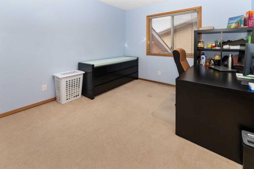 18 Coral Sands Place Ne, Calgary, AB - Indoor