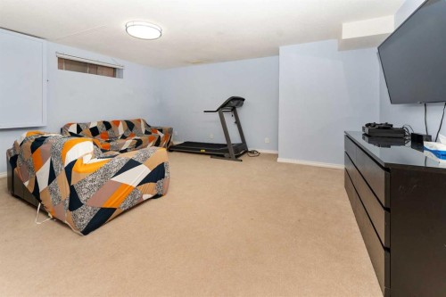 18 Coral Sands Place Ne, Calgary, AB - Indoor