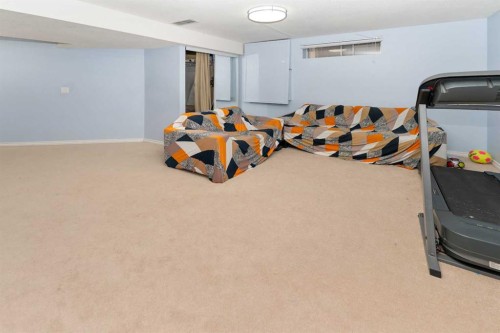 18 Coral Sands Place Ne, Calgary, AB - Indoor