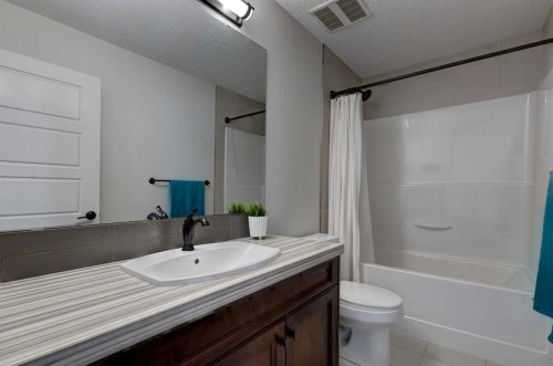 19 Cranbrook Crescent Se, Calgary, AB 