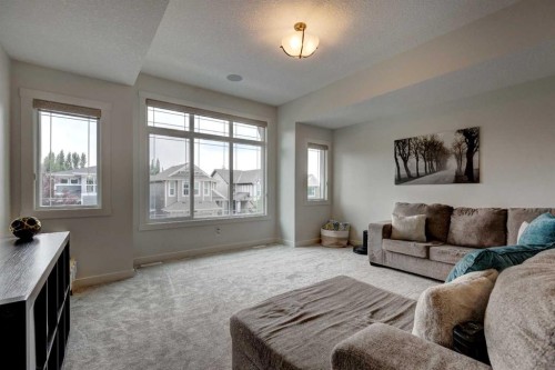 19 Cranbrook Crescent Se, Calgary, AB 