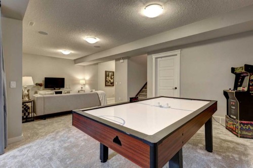 19 Cranbrook Crescent Se, Calgary, AB 