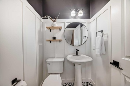 90 Evanspark Road Nw, Calgary, AB - Indoor Photo Showing Bathroom
