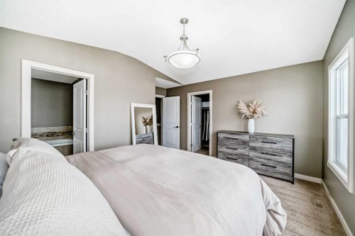 90 Evanspark Road Nw, Calgary, AB - Indoor Photo Showing Bedroom