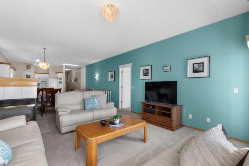 38 Scimitar Circle Nw, Calgary, AB - Indoor Photo Showing Living Room