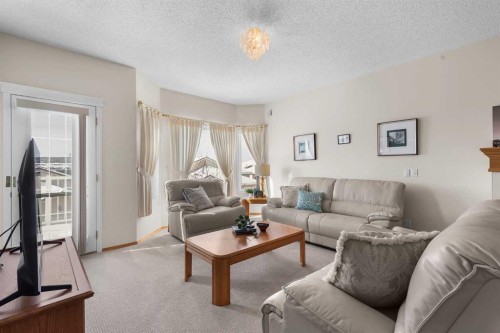38 Scimitar Circle Nw, Calgary, AB - Indoor Photo Showing Living Room