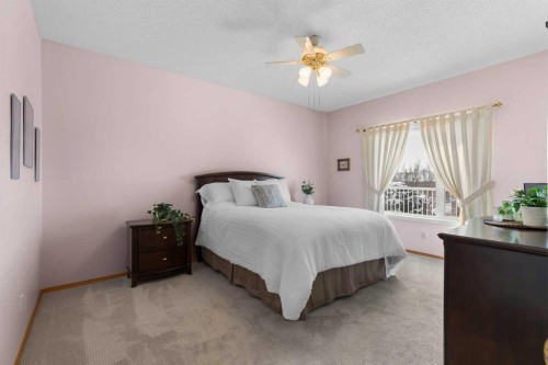 38 Scimitar Circle Nw, Calgary, AB - Indoor Photo Showing Bedroom