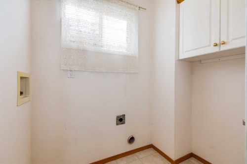 38 Scimitar Circle Nw, Calgary, AB - Indoor Photo Showing Other Room