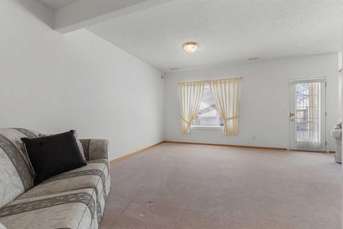 38 Scimitar Circle Nw, Calgary, AB - Indoor Photo Showing Other Room