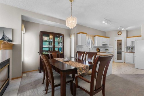 38 Scimitar Circle Nw, Calgary, AB - Indoor Photo Showing Dining Room