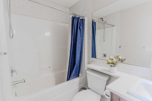 413-355 Nolancrest Heights Nw, Calgary, AB - Indoor Photo Showing Bathroom