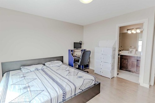 413-355 Nolancrest Heights Nw, Calgary, AB - Indoor Photo Showing Bedroom