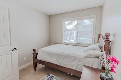 413-355 Nolancrest Heights Nw, Calgary, AB - Indoor Photo Showing Bedroom