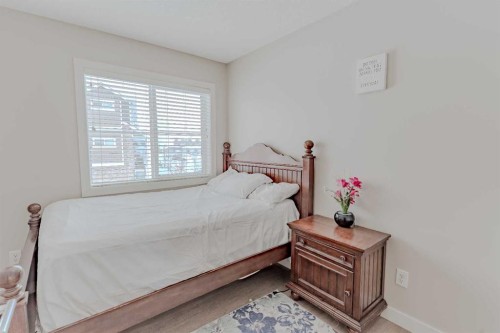 413-355 Nolancrest Heights Nw, Calgary, AB - Indoor Photo Showing Bedroom