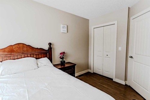 413-355 Nolancrest Heights Nw, Calgary, AB - Indoor Photo Showing Bedroom