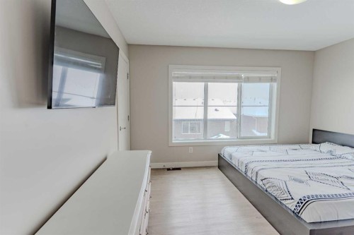 413-355 Nolancrest Heights Nw, Calgary, AB - Indoor Photo Showing Bedroom