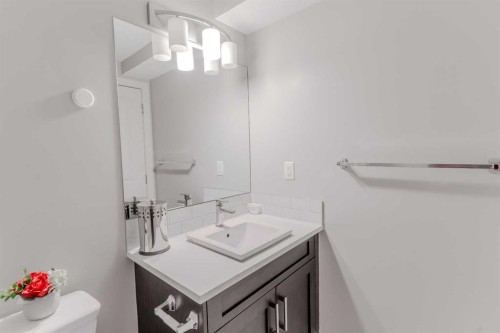413-355 Nolancrest Heights Nw, Calgary, AB - Indoor Photo Showing Bathroom