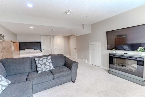413-355 Nolancrest Heights Nw, Calgary, AB - Indoor Photo Showing Living Room