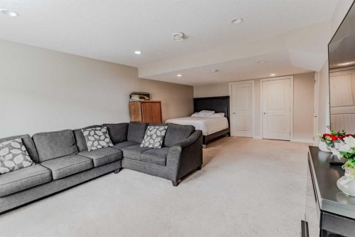 413-355 Nolancrest Heights Nw, Calgary, AB - Indoor Photo Showing Living Room