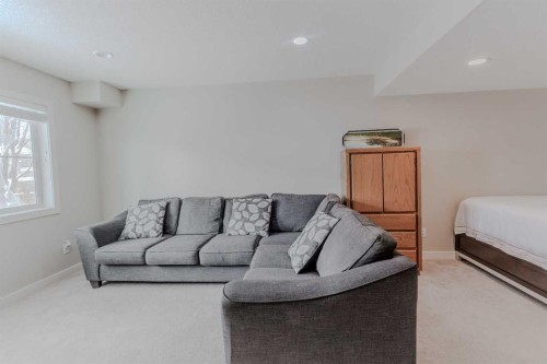 413-355 Nolancrest Heights Nw, Calgary, AB - Indoor Photo Showing Living Room