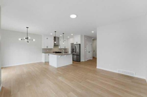 213 Bayview Park Sw, Airdrie, AB - Indoor Photo Showing Kitchen
