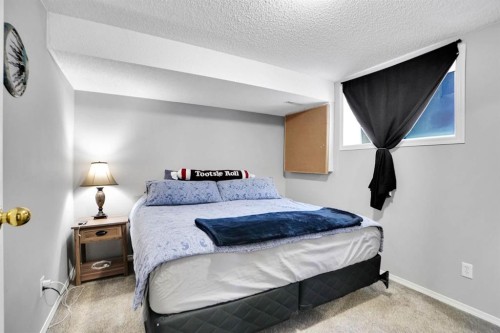 94 Inverness Park Se, Calgary, AB - Indoor Photo Showing Bedroom