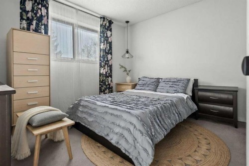 8510 Centre Street Ne, Calgary, AB - Indoor Photo Showing Bedroom