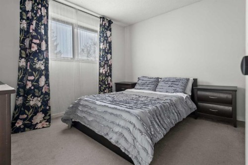 8510 Centre Street Ne, Calgary, AB - Indoor Photo Showing Bedroom