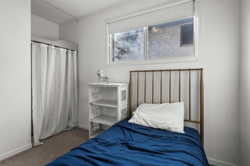 8510 Centre Street Ne, Calgary, AB - Indoor Photo Showing Bedroom