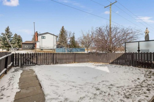 8510 Centre Street Ne, Calgary, AB - Outdoor